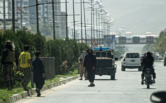 Taliban fighters (C) stand guard along a road near the Russian embassy after a suicide attack in Kabul on September 5, 2022. (Photo by Wakil KOHSAR / AFP) Taliban fighters (C) stand guard along a road near the Russian embassy after a suicide attack in Kabul on September 5, 2022. (Photo by Wakil KOHSAR / AFP)