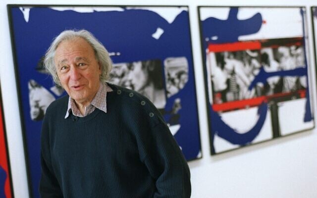 US photographer William Klein posing at The Maison Européenne de la Photographie (European Photography Centre) in Paris, on April 15, 2002. (MAXIMILIEN LAMY / AFP/ File)
