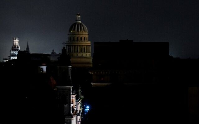 The El Capitolio Nacional building is seen during a blackout in Havana, on September 27, 2022 (YAMIL LAGE / AFP) The El Capitolio Nacional building is seen during a blackout in Havana, on September 27, 2022 (YAMIL LAGE / AFP)