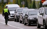 A border guard officer controls the vehicles entering Finland at the border checkpoint crossing in Vaalimaa, Finland, on the border with the Russian Federation on September 29, 2022. (Alessandro RAMPAZZO / AFP)