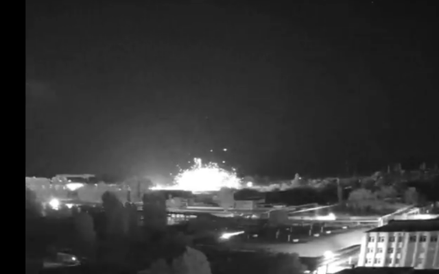 A Russian missile explodes near the Pivdennoukrainsk plant, also known as the South Ukraine Nuclear Power Plant, September 19, 2022. (Twitter screenchot/used in accordance with Clause 27a of the Copyright Law)