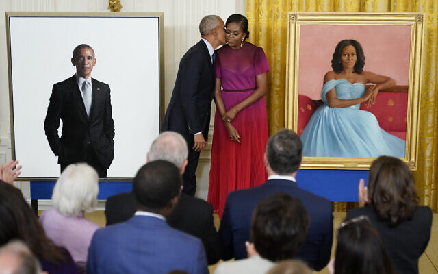 Former US president Barack Obama kisses his wife former first lady Michelle Obama after they unveiled their official White House portraits during a ceremony for the unveiling in the East Room of the White House, Wednesday, September 7, 2022, in Washington. (AP Photo/Andrew Harnik) Former US president Barack Obama kisses his wife former first lady Michelle Obama after they unveiled their official White House portraits during a ceremony for the unveiling in the East Room of the White House, Wednesday, September 7, 2022, in Washington. (AP Photo/Andrew Harnik)