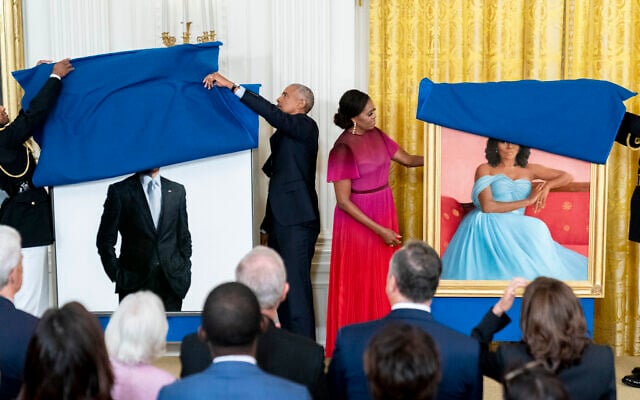 Former US president Barack Obama and former first lady Michelle Obama unveil their official White House portraits during a ceremony in the East Room of the White House, in Washington, Sept. 7, 2022. (Andrew Harnik/AP) Former US president Barack Obama and former first lady Michelle Obama unveil their official White House portraits during a ceremony in the East Room of the White House, in Washington, Sept. 7, 2022. (Andrew Harnik/AP)