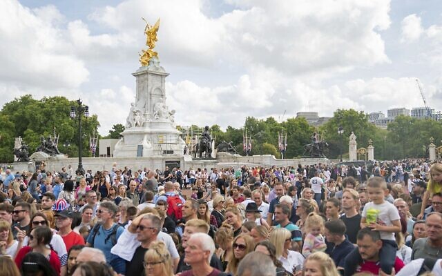 Well-wishers outside Buckingham Palace, London, following the death of Queen Elizabeth II, September 11, 2022. (James Manning/PA via AP)