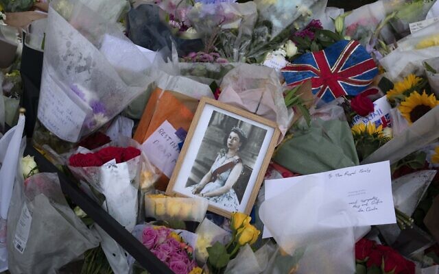 Flowers and posters for Queen Elizabeth II in front of Buckingham Palace, in London, September 11, 2022. (Nariman El-Mofty/AP)