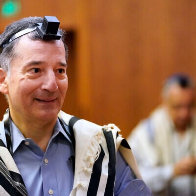 Rabbi David Wolpe speaks to congregants at Sinai Temple on Sepember. 23, 2022, in Los Angeles. (AP Photo/Marcio Jose Sanchez)