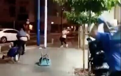 Screen capture from video showing a brawl outside an Arab-owned bakery in Tel Aviv, September 10, 2022. (Via Twitter, used in accordance with Clause 27a of the Copyright Law)