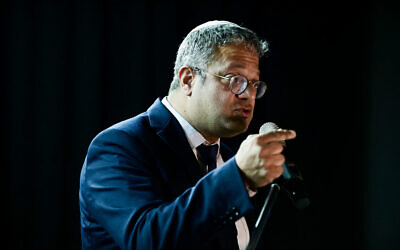 Far right MK Itamar Ben Gvir addresses students at the Blich High School in Ramat Gan, September 6, 2022 (Tomer Neuberg/Flash90)