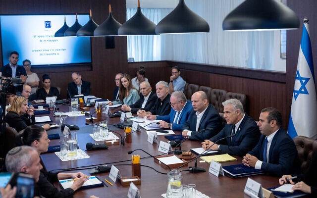 Prime Minister Yair Lapid leads a cabinet meeting at the Prime Minister's Office in Jerusalem on September 11, 2022. (Yonatan Sindel/Flash90)