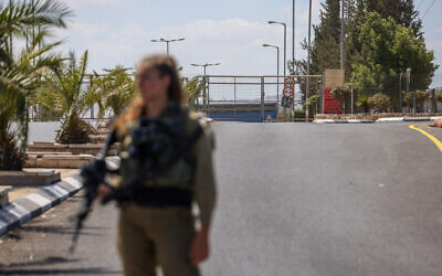 Israeli soldiers block the entrence to the Jalamah checkpoint near the West Bank city of Jenin, September 14, 2022. (David Cohen/Flash90)