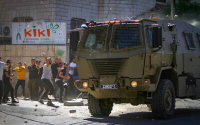 Palestinians clash with Israeli security forces in the West Bank city of Jenin on September 28, 2022. (Nasser Ishtayeh/Flash90) Palestinians clash with Israeli security forces in the West Bank city of Jenin on September 28, 2022. (Nasser Ishtayeh/Flash90)