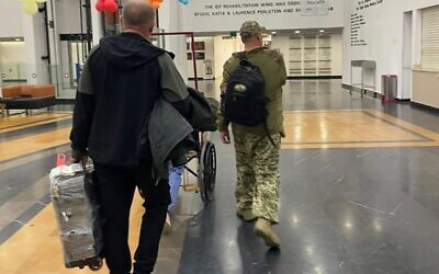 Two Ukrainian soldiers who were injured in the war in Ukraine arrive at Sheba medical center, September 26, 2022. (Sheba Medical Center via Twitter; used in accordance with clause 27a of the Copyright Law)