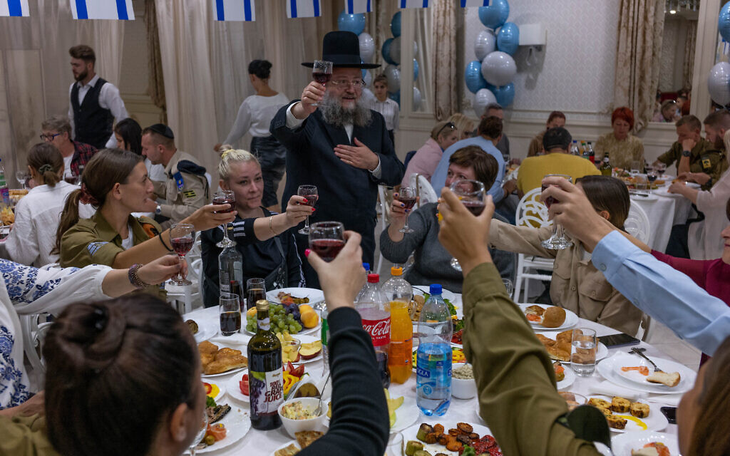IDF lone soldiers who immigrated from Ukraine and their families celebrate Rosh Hashanah in Chisinau, Moldova, September 20, 2022. (Chen Schimmel) IDF lone soldiers who immigrated from Ukraine and their families celebrate Rosh Hashanah in Chisinau, Moldova, September 20, 2022. (Chen Schimmel)