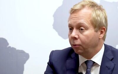 Screen capture from video of European Union’s Middle East peace envoy Sven Koopmans, August 2022. (YouTube. Used in accordance with Clause 27a of the Copyright Law))