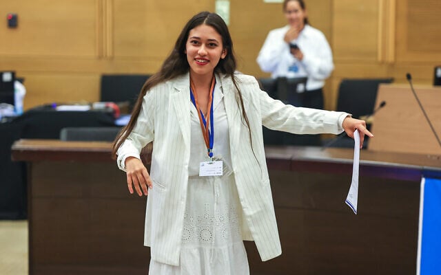 Hadar Muchtar arrives to register her Fiery Youth party for the upcoming elections at the Knesset in Jerusalem, on September 15, 2022. (Yonatan Sindel/Flash90) Hadar Muchtar arrives to register her Fiery Youth party for the upcoming elections at the Knesset in Jerusalem, on September 15, 2022. (Yonatan Sindel/Flash90)