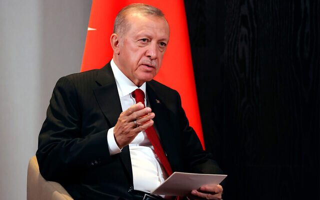 Turkey's President Recep Tayyip Erdogan speaks to Russian President Vladimir Putin at the Shanghai Cooperation Organisation summit in Samarkand, Uzbekistan, September 16, 2022. (Alexandr Demyanchuk, Sputnik, Kremlin Pool Photo via AP) Turkey's President Recep Tayyip Erdogan speaks to Russian President Vladimir Putin at the Shanghai Cooperation Organisation summit in Samarkand, Uzbekistan, September 16, 2022. (Alexandr Demyanchuk, Sputnik, Kremlin Pool Photo via AP)