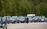 Cars queue to cross the border from Russia to Finland at the Vaalimaa border check point in Virolahti, Finland, September 23, 2022. (Sasu Makinen/Lehtikuva via AP)
