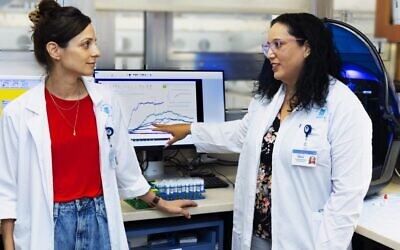 From left to right: Dr. Nurit Omer, head of Creutzfeldt-Jakob disease care at the hospital and  Dr. Yifat Alkalai, director of Tel Aviv Sourasky Medical Center's Clinical Immunology Laboratory.  (Courtesy: Tel Aviv Sourasky Medical Center)