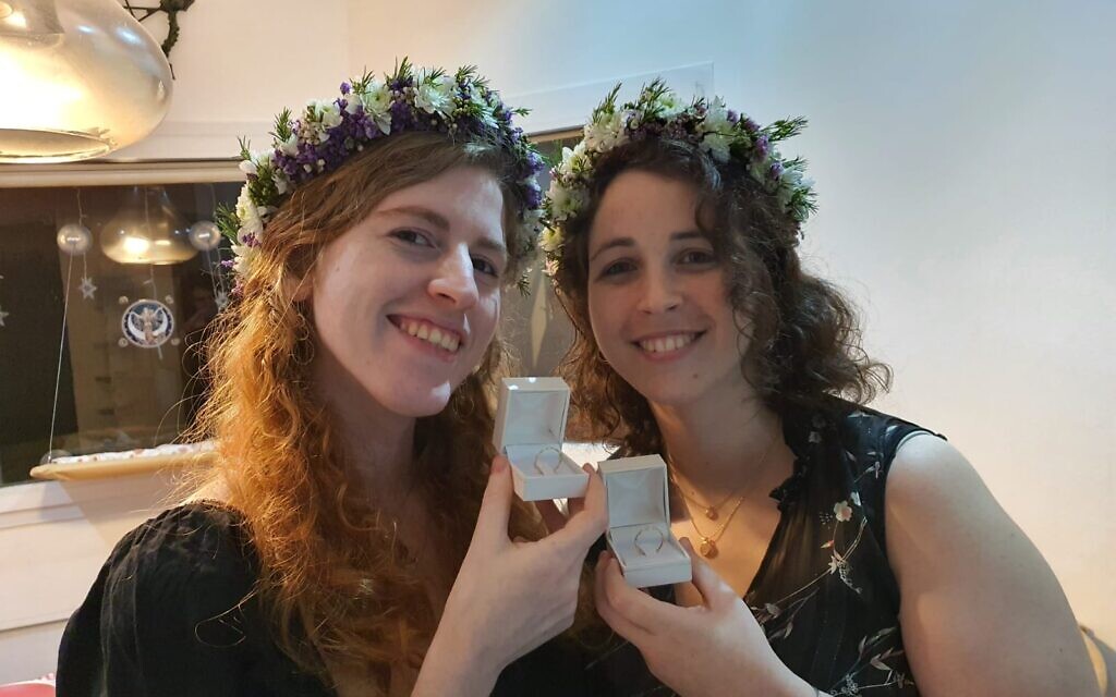 Sapir and Gili Zeelon get married over Zoom through a wedding officiant in Utah in January 2021. (Courtesy: Sapir Zeelon) Sapir and Gili Zeelon get married over Zoom through a wedding officiant in Utah in January 2021. (Courtesy: Sapir Zeelon)