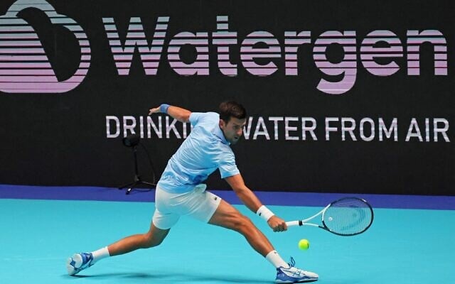 Serbia's Novak Djokovic returns the ball during the men's singles semifinal tennis match against Russia's Roman Safiullin at the Tel Aviv Watergen Open 2022 in Israel on October 1, 2022. (JACK GUEZ / AFP) Serbia's Novak Djokovic returns the ball during the men's singles semifinal tennis match against Russia's Roman Safiullin at the Tel Aviv Watergen Open 2022 in Israel on October 1, 2022. (JACK GUEZ / AFP)