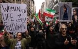 Activists demonstrate in New York against the Iranian regime following the death of Mahsa Amini in the custody of the Islamic Republic's notorious morality police, October 1, 2022. (Yuki IWAMURA/ AFP)