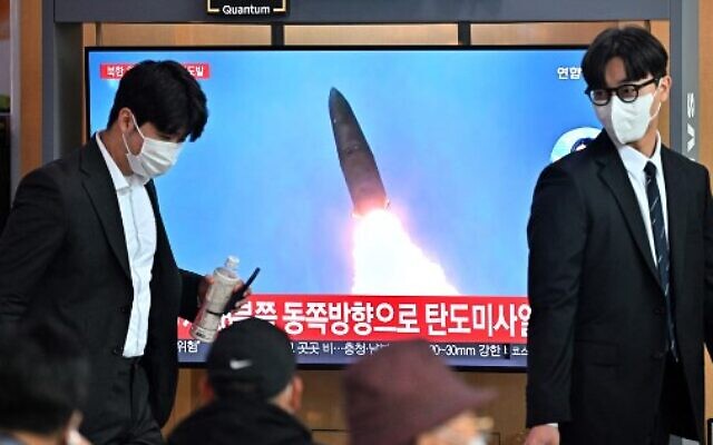 People walk past a television screen showing a news broadcast with file footage of a North Korean missile test, at a railway station in Seoul on October 4, 2022. (Jung Yeon-je/AFP) People walk past a television screen showing a news broadcast with file footage of a North Korean missile test, at a railway station in Seoul on October 4, 2022. (Jung Yeon-je/AFP)