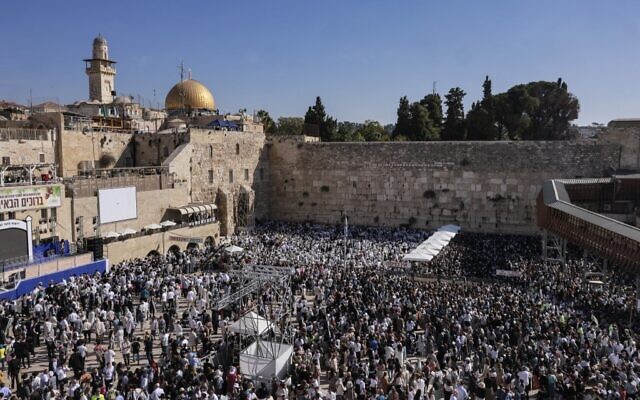 Jewish men, wearing traditional Jewish prayer shawls known as Tallit, gather at the Western Wall in the old city of Jerusalem on October 12, 2022 to perform the annual priestly during the holiday of Sukkot, or the Feast of the Tabernacles.  (Photo by Menahem KAHANA / AFP)