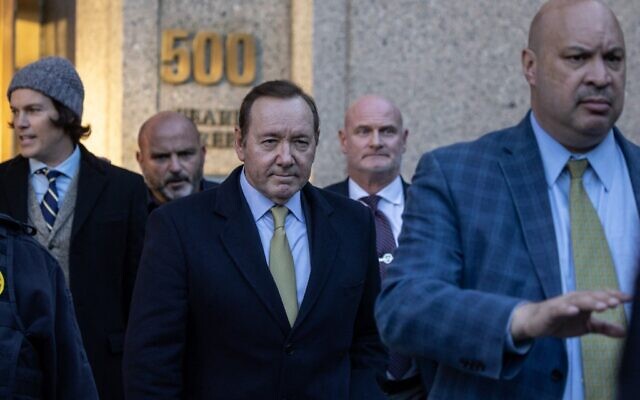US actor Kevin Spacey leaves United Sates District Court for the Southern District of New York on October 20, 2022 in New York City. A New York court on Octobwer 20, 2022 dismissed a $40 million sexual misconduct lawsuit brought against Kevin Spacey by an actor who claimed the disgraced Hollywood star targeted him when he was 14. (Yuki IWAMURA / AFP) US actor Kevin Spacey leaves United Sates District Court for the Southern District of New York on October 20, 2022 in New York City. A New York court on Octobwer 20, 2022 dismissed a $40 million sexual misconduct lawsuit brought against Kevin Spacey by an actor who claimed the disgraced Hollywood star targeted him when he was 14. (Yuki IWAMURA / AFP)