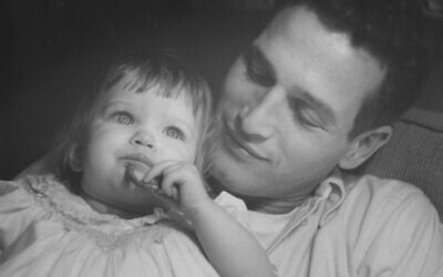 Paul Newman with daughter Nell in 1960. (Newman Family Collection)