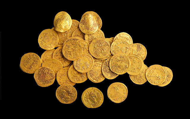 A hoard of gold coins found at the Banias archeological site.  (Dafna Gazit/Antiquities Authority)