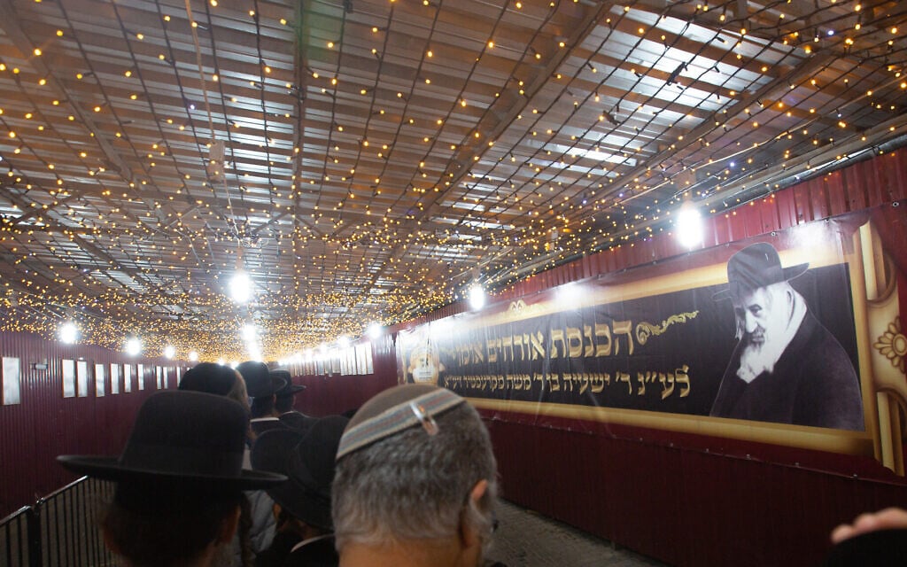 Men line up for free food in Uman's Jewish quarter, September 25, 2022. (David Saveliev/ JTA)