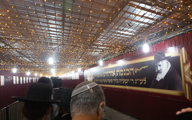 Men line up for free food in Uman's Jewish quarter, September 25, 2022. (David Saveliev/ JTA)
