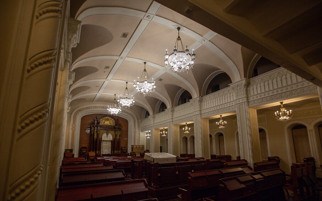 The Brodsky Synagogue in Kyiv is one of the country's largest, but it is now often empty. (David Saveliev/ JTA)