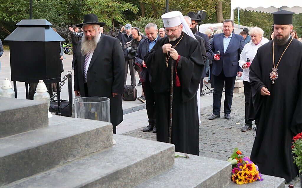 Rabbi Moshe Reuven Azman, left, head of the Ukrainian Greek Catholic Church Sviatoslav Shevchuk, center, and bishop of the Orthodox Church of Ukraine Ahapit Humeniuk, right, attend an interfaith prayer at the Babyn Yar National Historical Memorial Preserve in Kyiv. (Pavlo Bagmut / Ukrinform/Future Publishing via Getty Images/ via JTA)