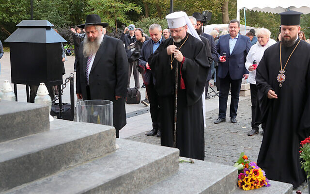 Rabbi Moshe Reuven Azman, left, head of the Ukrainian Greek Catholic Church Sviatoslav Shevchuk, center, and bishop of the Orthodox Church of Ukraine Ahapit Humeniuk, right, attend an interfaith prayer at the Babyn Yar National Historical Memorial Preserve in Kyiv. (Pavlo Bagmut / Ukrinform/Future Publishing via Getty Images/ via JTA)