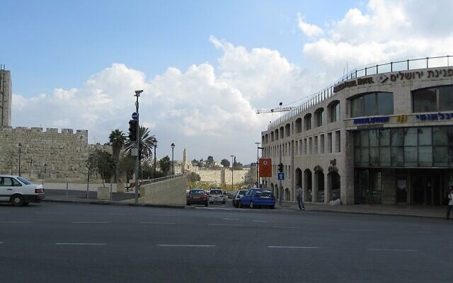 The Dan Pearl hotel in Jerusalem seen in this photo on the right side. (Chris Yunker from St. Louis, United States, Jerusalem, CC BY-SA 2.0, Wikimedia Commons, https://commons.wikimedia.org/w/index.php?curid=39497276) The Dan Pearl hotel in Jerusalem seen in this photo on the right side. (Chris Yunker from St. Louis, United States, Jerusalem, CC BY-SA 2.0, Wikimedia Commons, https://commons.wikimedia.org/w/index.php?curid=39497276)