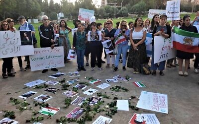 Israelis rally in Independence Park in Jerusalem on October 6, 2022, in solidarity with Iranian women (Amy Spiro/Times of Israel)