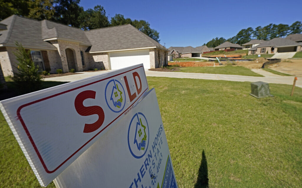 Illustrative: A "Sold" sign is on display on the lawn of a new house in Pearl, Miss., Thursday, Sept. 23, 2021. (AP/Rogelio V. Solis) Illustrative: A "Sold" sign is on display on the lawn of a new house in Pearl, Miss., Thursday, Sept. 23, 2021. (AP/Rogelio V. Solis)