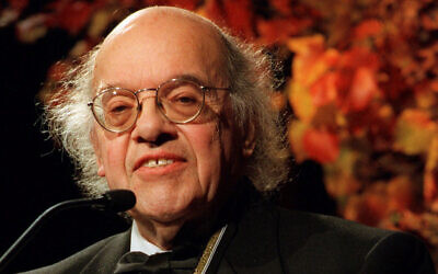 Gerald Stern speaks to the audience during the National Book Awards in New York November 18, 1998. (AP Photo/Osamu Honda, File)