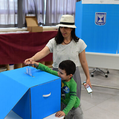 Israelis cast their votes at a voting station in Tel Aviv, during the Knesset elections, March 23, 2021. (Tomer Neuberg/Flash90)