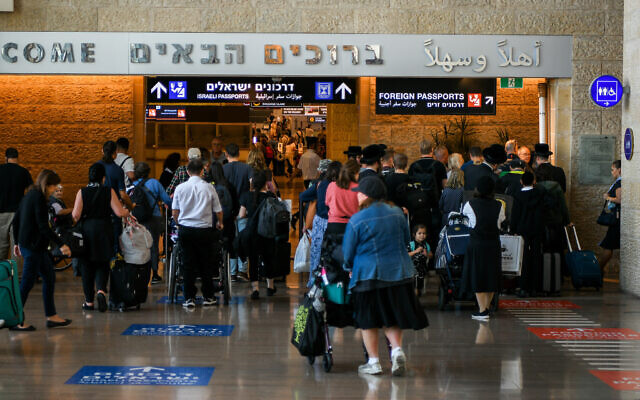 Travelers are seen at the Ben Gurion International Airport near Tel Aviv, on September 7, 2022. (Arie Leib Abrams/Flash90) Travelers are seen at the Ben Gurion International Airport near Tel Aviv, on September 7, 2022. (Arie Leib Abrams/Flash90)