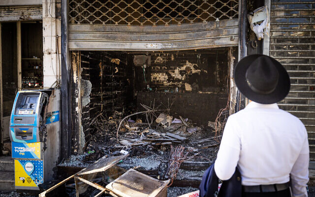 View of a cellular shop that was allegedly set on fire early Sunday, in the ultra-Orthodox Geula neighborhood in Jerusalem, October 2, 2022. (Yonathan Sindel/Flash90) View of a cellular shop that was allegedly set on fire early Sunday, in the ultra-Orthodox Geula neighborhood in Jerusalem, October 2, 2022. (Yonathan Sindel/Flash90)