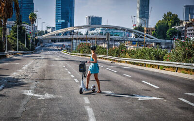 Israelis ride their bicycles along the empty Ayalon highway in Tel Aviv, on Yom Kippur, the Day of Atonement, and the holiest of Jewish holidays, October 5, 2022. (Flash90)