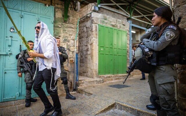 Israeli police guard in Jerusalem's Old City, during the Jewish holiday of Sukkot, October 11, 2022. (Yonatan Sindel/Flash90) Israeli police guard in Jerusalem's Old City, during the Jewish holiday of Sukkot, October 11, 2022. (Yonatan Sindel/Flash90)