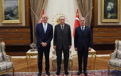 Defense Minister Benny Gantz (L) meets with Turkish President Recep Tayyip Erdogan (C) and Turkish Defense Minister Hulusi Akar in Ankara on October 27, 2022. (Turkish Press Office)