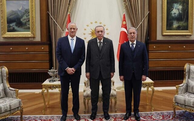 Defense Minister Benny Gantz (L) meets with Turkish President Recep Tayyip Erdogan (C) and Turkish Defense Minister Hulusi Akar in Ankara on October 27, 2022. (Turkish Press Office) Defense Minister Benny Gantz (L) meets with Turkish President Recep Tayyip Erdogan (C) and Turkish Defense Minister Hulusi Akar in Ankara on October 27, 2022. (Turkish Press Office)