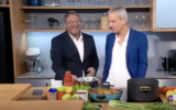 Itamar Ben-Gvir makes stuffed peppers on Channel 13 on October 14, 2022 (Courtesy screenshot)