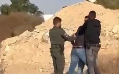 A police officer strikes a detained suspect during an arrest in the south of the country, October 25, 2022. (Video screenshot; used in accordance with Clause 27a of the Copyright Law.)