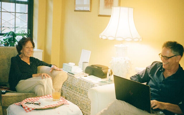 Stella Levi and Michael Frank (Robin Siegel)