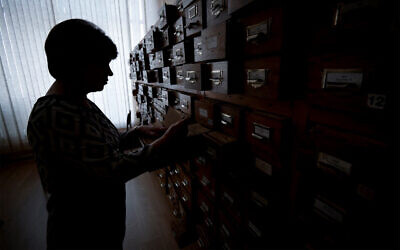 The archive of the tracing and information center of the Russian Red Cross in Moscow, September 29, 2022.
(Natalia Kolesnikova/AFP)